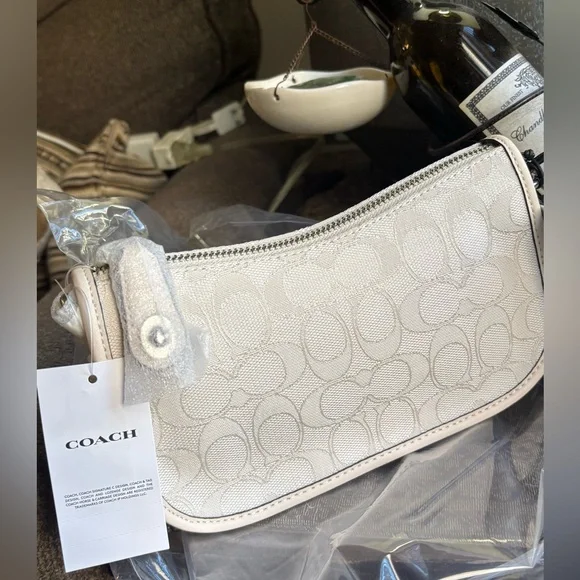 Authentic COACH 1941 Signature jacquard/Glovetanned turnlock zip closure Crosby - Picture 3 of 15